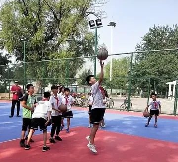 刻苦训练篮球时如何避免受伤的建议_0